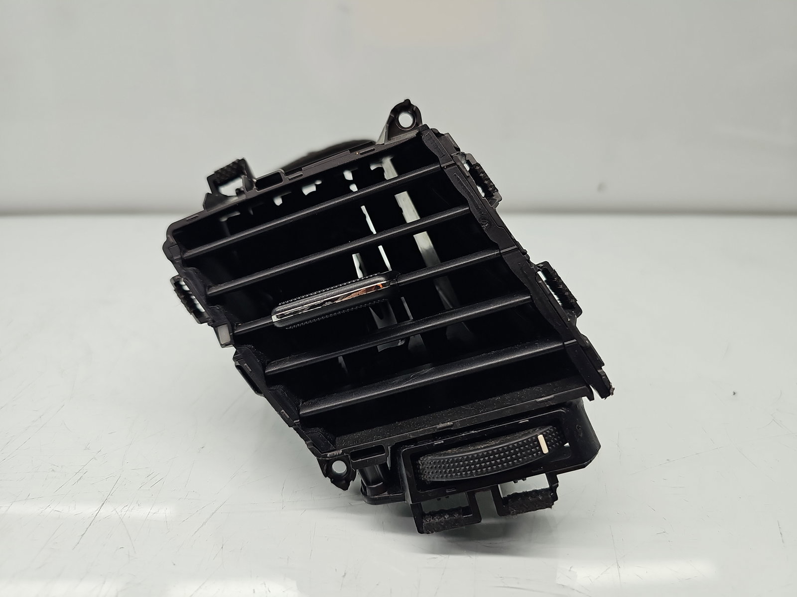 Grila aerisire centrala stanga Hyundai Tucson (TL) [Fabr 2015-2020] 84740-D7900