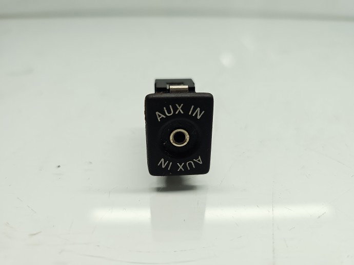 Conector auxiliar USB Volkswagen Touran (1T3) [Fabr 2010-2015] 5M0035724