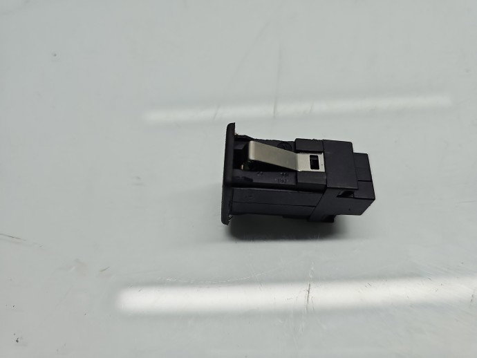 Conector auxiliar USB Volkswagen Touran (1T3) [Fabr 2010-2015] 5M0035724
