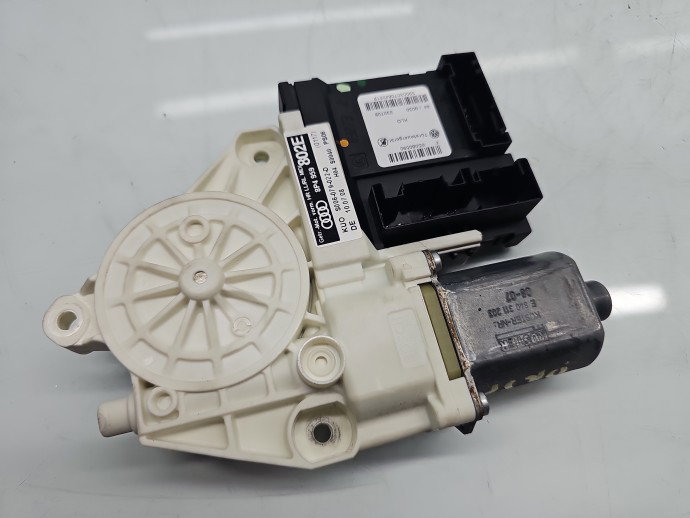Motoras geam dreapta spate AUDI A3 (8P1) [Fabr 2003-2012] Sportback S-line, Quattro 8P4959802E