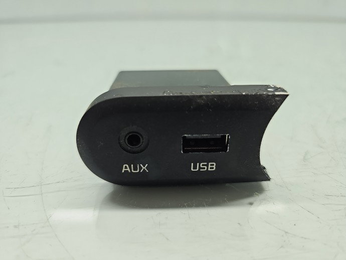 Conector auxiliar USB KIA Ceed (JD) [Fabr 2012-2018] 96120-A2000