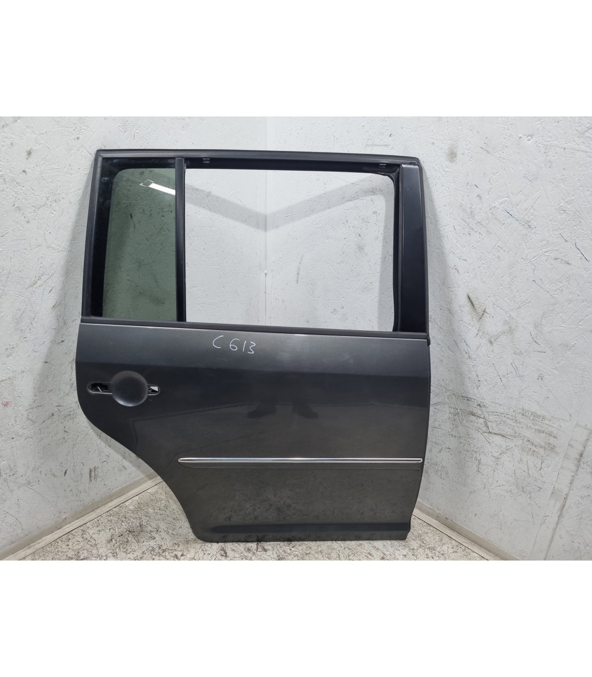Vezi aici Usa dreapta spate Volkswagen Touran (1T3) [Fabr 2010-2015] Facelift LD7R pentru doar 825,62 RON