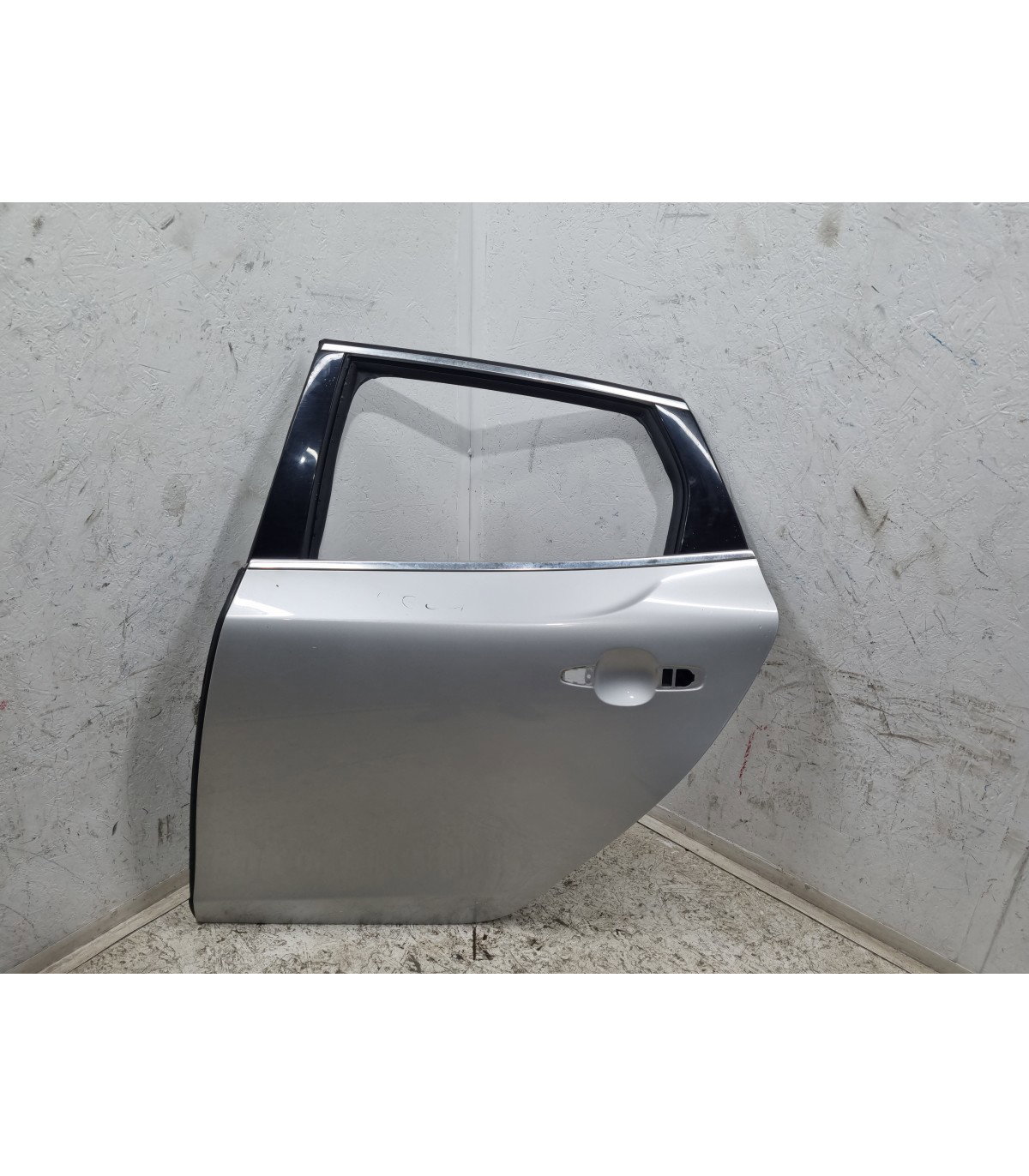 Vezi aici Usa stanga spate Volvo V40 II [Fabr 2013-2019] Hatchback 42600 pentru doar 825,62 RON