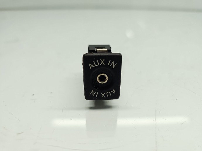 Conector auxiliar USB Volkswagen Golf 6 (5K1) [Fabr 2009-2013] 5M0035724