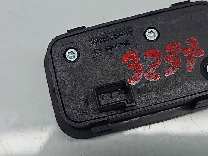 Buton deschidere portbagaj Mercedes Clasa E (W212) [Fabr 2009-2016] 2208211479