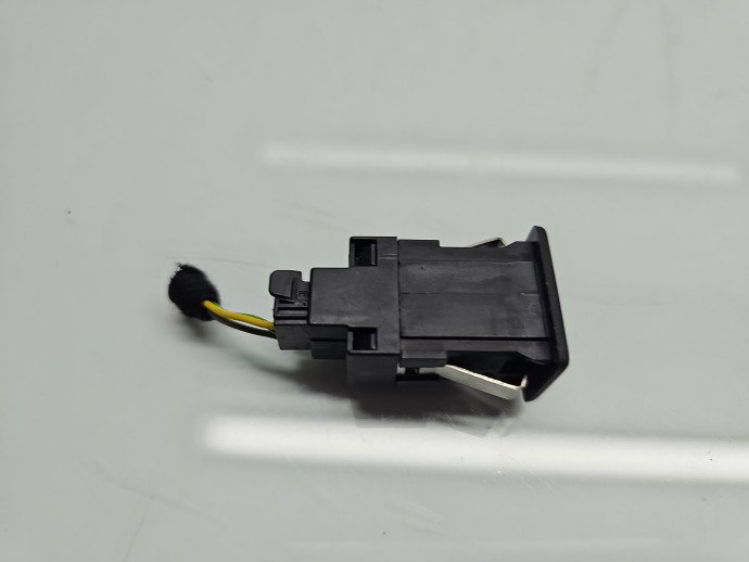 Conector auxiliar USB Volkswagen Touran (1T3) [Fabr 2010-2015] 5M0035724