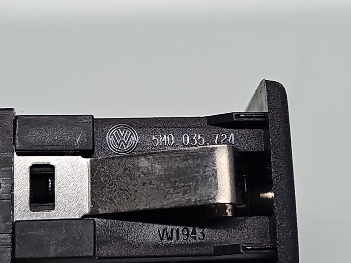Conector auxiliar USB Volkswagen Touran (1T3) [Fabr 2010-2015] 5M0035724