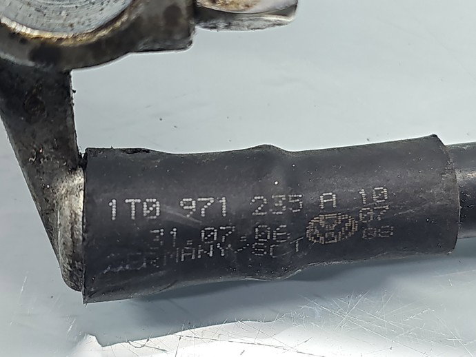 Borna baterie (-) AUDI A3 (8P1) [Fabr 2003-2012] 1T0971235A