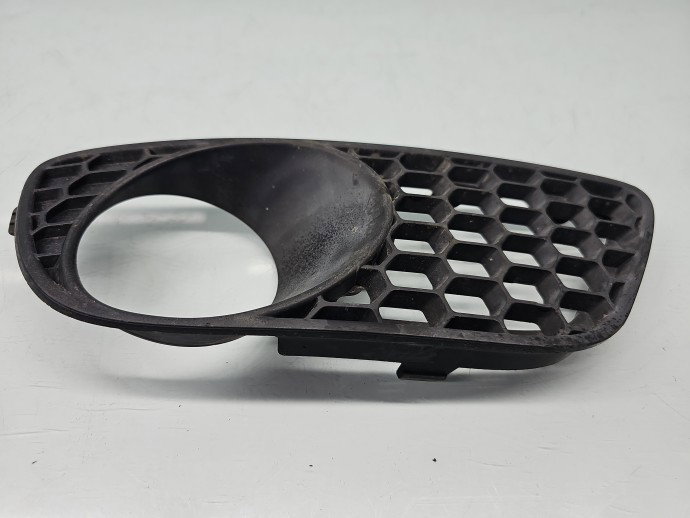 Grila proiector dreapta Volkswagen Touareg (7LA, 7L6) [Fabr 2003-2010] R-line 7L9853664A