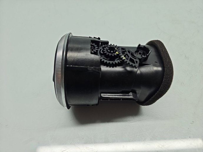 Grila aerisire centrala AUDI A3 (8P1) [Fabr 2003-2012] 8P0820901F