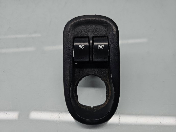 Butoane comanda geamuri sofer Renault Master III [Fabr 2009-2015] 8200637849