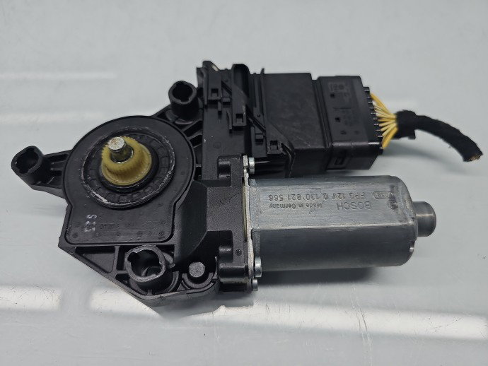 Motoras geam dreapta spate Volkswagen Touran (1T3) [Fabr 2010-2015] 5K0959704A