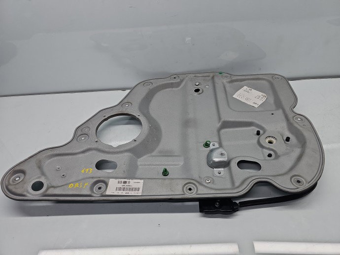 Macara electrica geam dreapta spate Volkswagen Touran (1T3) [Fabr 2010-2015] Facelift 1T0839730R