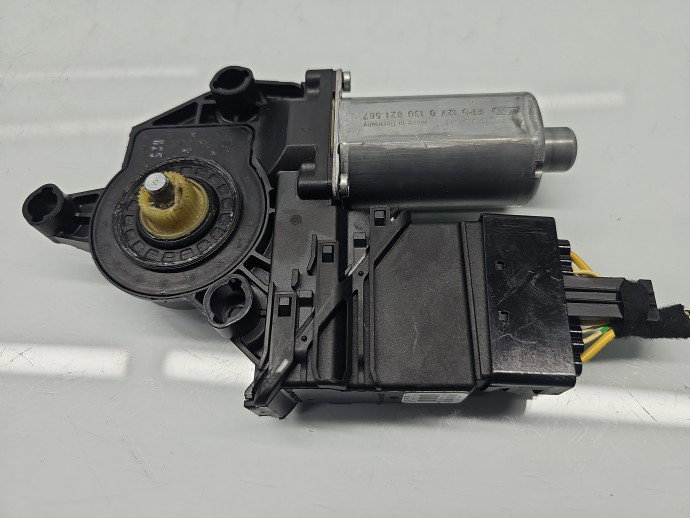 Motoras geam stanga spate Volkswagen Touran (1T3) [Fabr 2010-2015] 5K0959703A