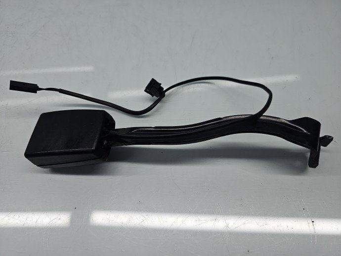 Capsa centura dreapta fata Volkswagen Touran (1T3) [Fabr 2010-2015] 1T0857756C
