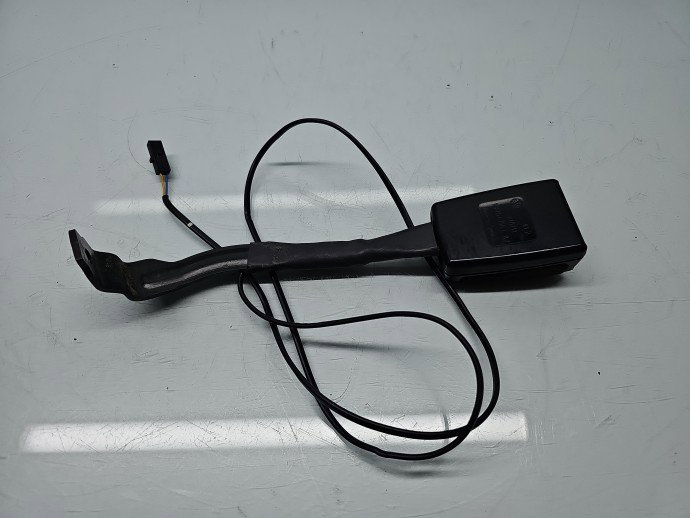 Capsa centura dreapta fata Volkswagen Passat B7 (362) [Fabr 2010-2014] 1K8857756C