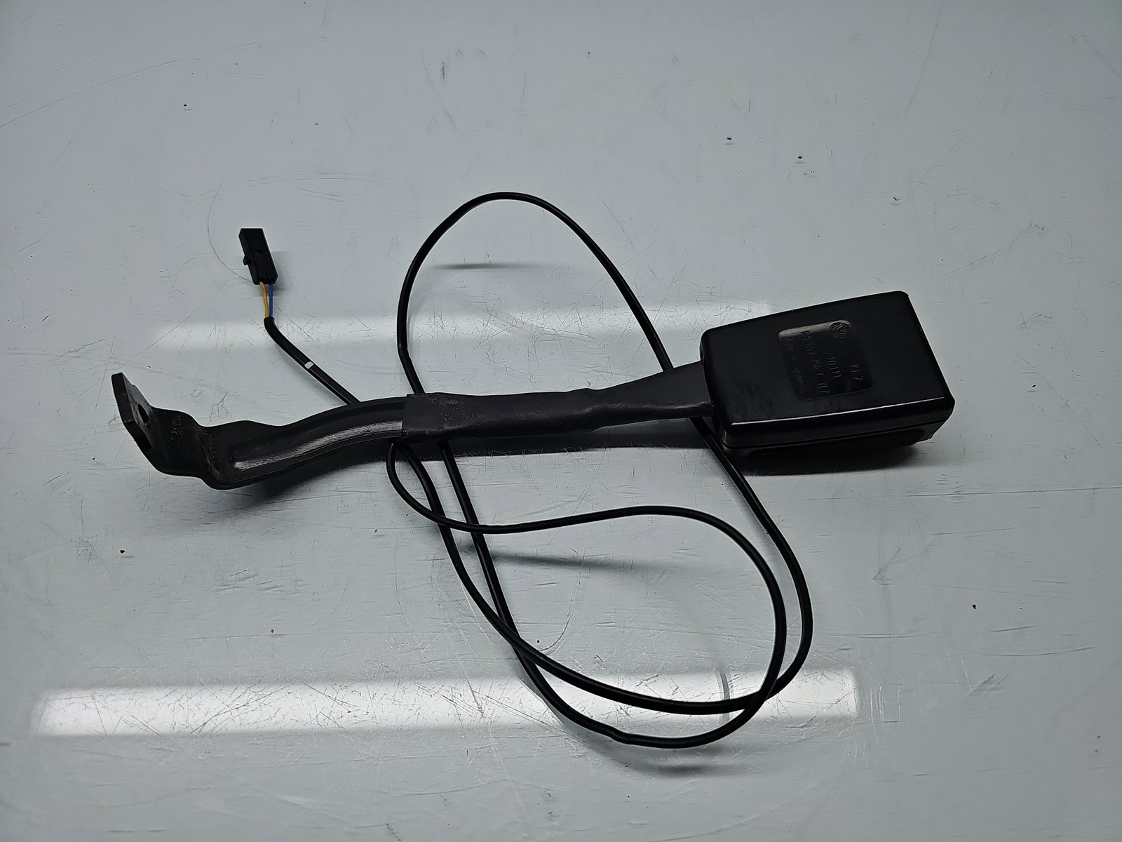 Capsa centura dreapta fata Volkswagen Passat B7 (362) [Fabr 2010-2014] 1K8857756C