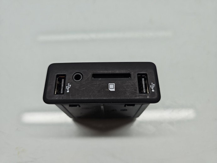 Conector auxiliar USB Renault Megane 4 [Fabr 2015-prezent] 280238352R