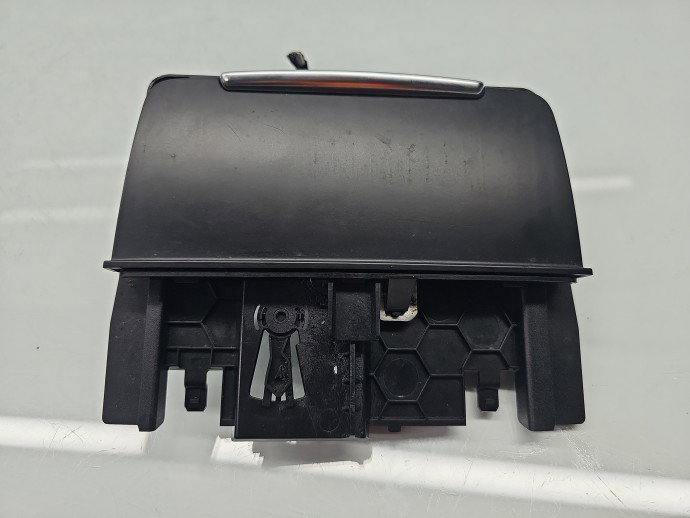 Scrumiera AUDI A4 (8K2, B8) [Fabr 2008-2015] 8K0857951C