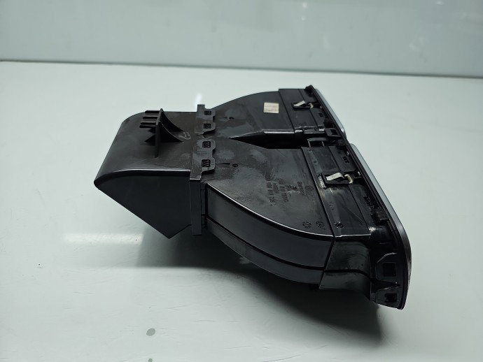 Grila aerisire centrala Volkswagen Scirocco (137) [Fabr 2008-2017] 1Q0819735C