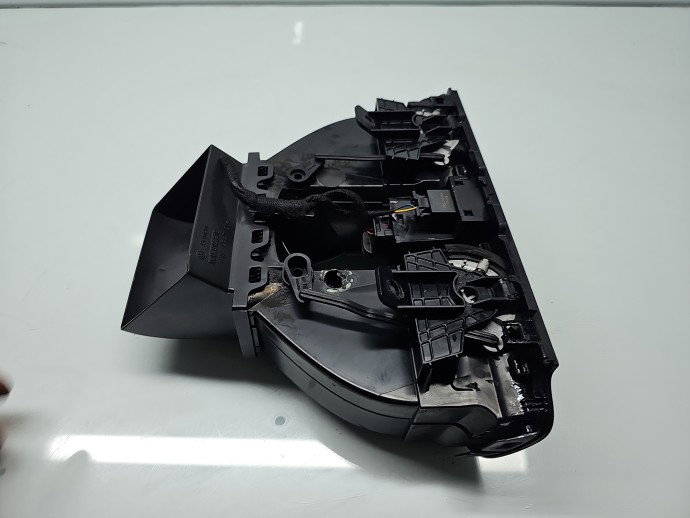 Grila aerisire centrala Volkswagen Scirocco (137) [Fabr 2008-2017] 1Q0819735C