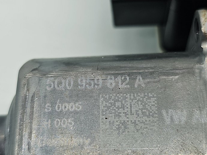 Motoras geam dreapta spate Volkswagen Golf 7 (5G) [Fabr 2014-prezent] Sedan 5Q0959812A