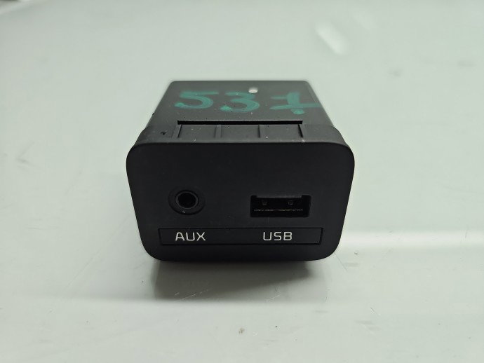 Conector auxiliar USB KIA Sportage III [Fabr 2010-2016] 96110-3W100