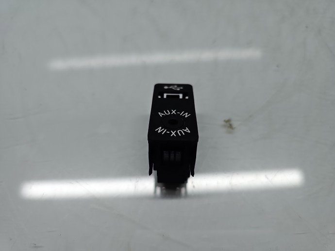 Conector auxiliar USB Bmw 3 (F30) [Fabr 2012-2017] 9229246-02