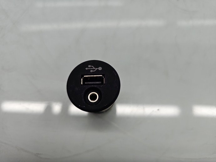 Conector auxiliar USB Nissan Qashqai [Fabr 2007-2014] 280023-BH00A