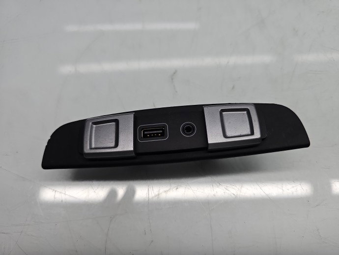 Conector auxiliar USB Seat Leon (1P1) [Fabr 2005-2011] 1P0035726A