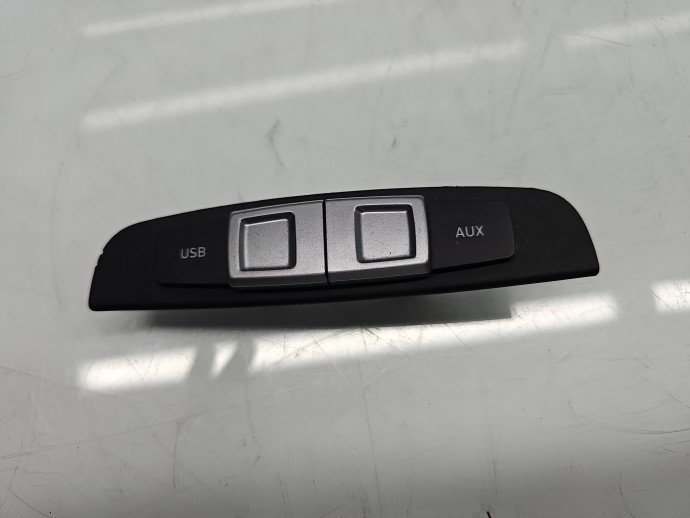 Conector auxiliar USB Seat Leon (1P1) [Fabr 2005-2011] 1P0035726A