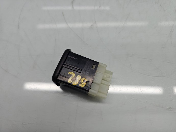Conector auxiliar USB Opel Crossland X [Fabr 2017-2020] 13519246