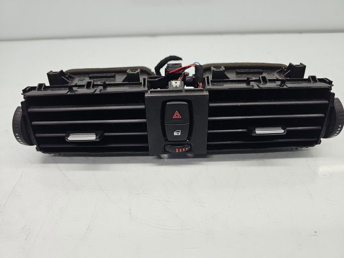 Grila aerisire centrala Bmw 3 (F30) [Fabr 2012-2017] 9218552