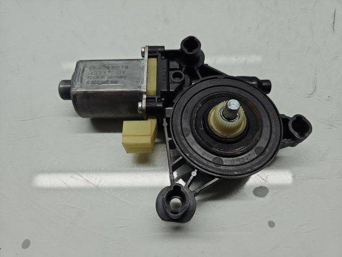Motoras geam stanga fata AUDI A3 (8V1) [Fabr 2012-prezent] Hatchback S-line 5Q0959802B