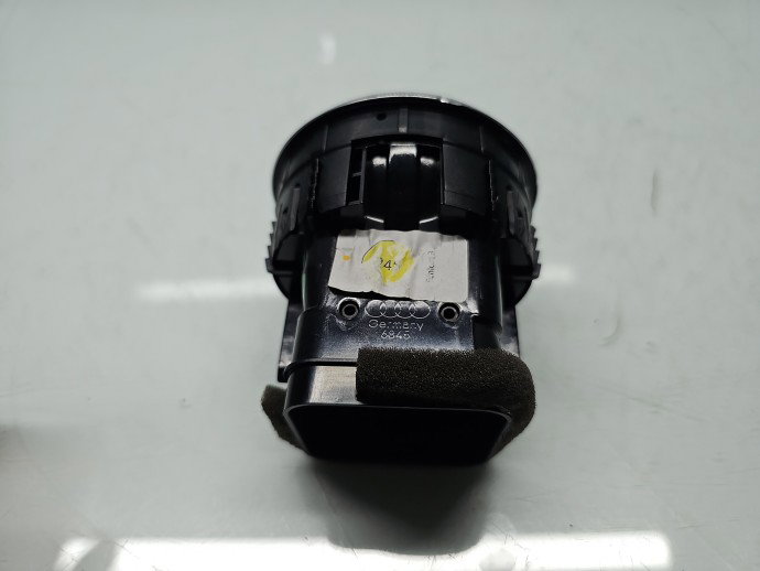 Grila aerisire stanga AUDI A3 (8V1) [Fabr 2012-prezent] 8V0820901A