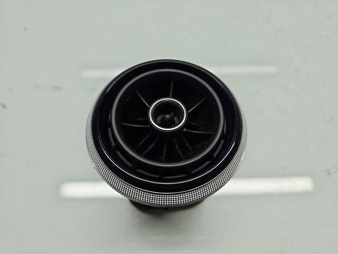 Grila aerisire centrala dreapta AUDI A3 (8V1) [Fabr 2012-prezent] 8V0820901A