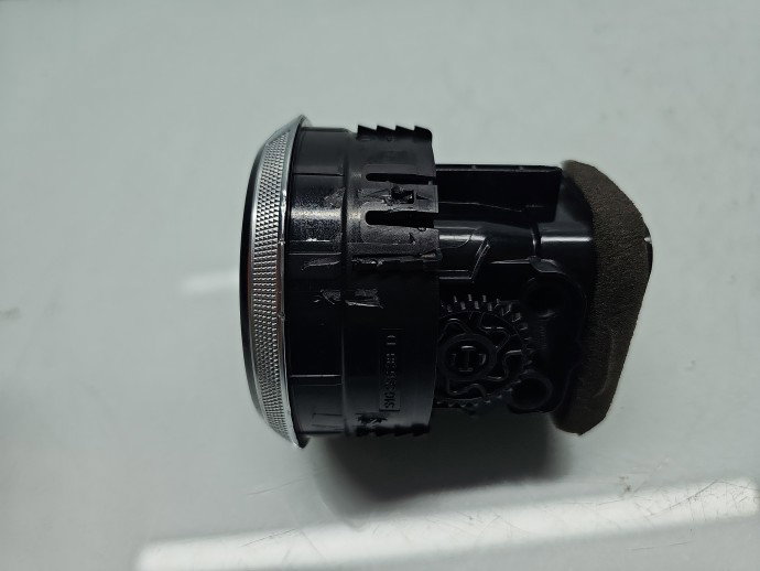 Grila aerisire centrala dreapta AUDI A3 (8V1) [Fabr 2012-prezent] 8V0820901A