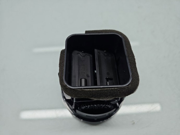 Grila aerisire centrala dreapta AUDI A3 (8V1) [Fabr 2012-prezent] 8V0820901A