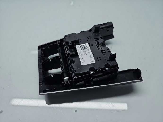Panou media AUDI A3 (8V1) [Fabr 2012-prezent] 8V0919614B
