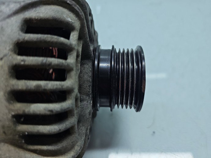 Alternator Opel Astra H [Fabr 2004-2009] 55556067