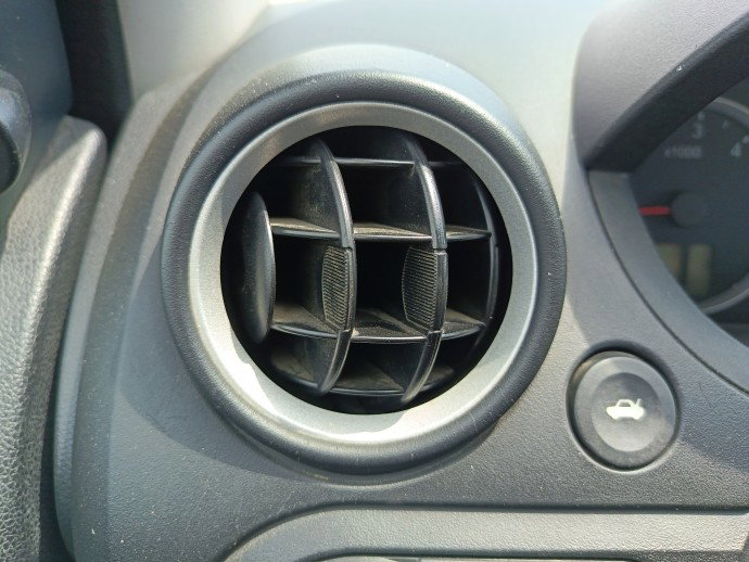 Grila aerisire stanga Ford Fiesta 5 [Fabr 2001-2010] OEM