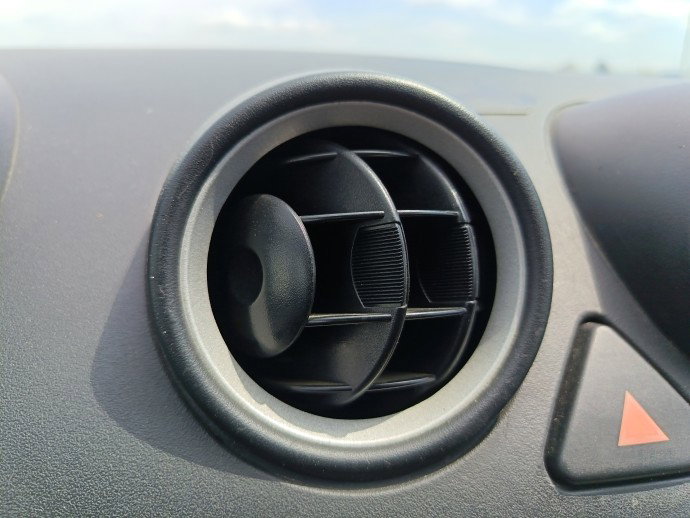 Grila aerisire centrala stanga Ford Fiesta 5 [Fabr 2001-2010]
