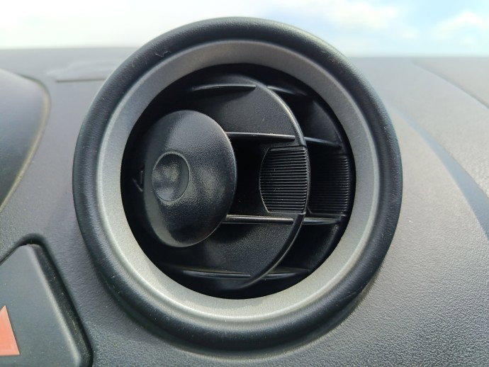 Grila aerisire centrala dreapta Ford Fiesta 5 [Fabr 2001-2010] OEM