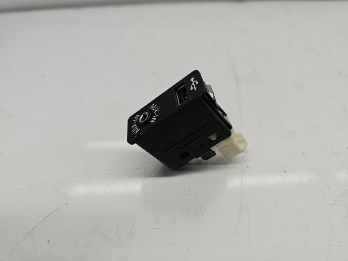 Conector auxiliar USB Volkswagen Tiguan (5N) [Fabr 2007-2016] 92337653