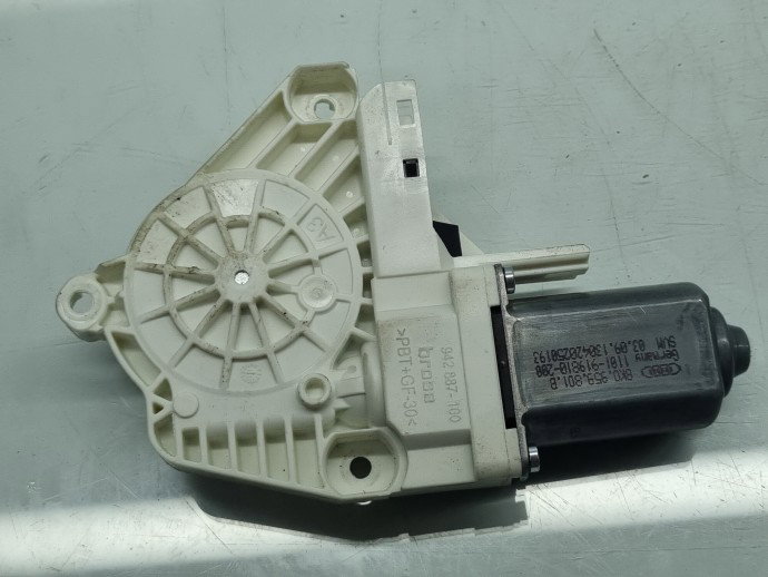 Motoras geam stanga fata AUDI A6 (4G2, C7) [Fabr 2012-2017] Sedan Quattro 8K0959801B