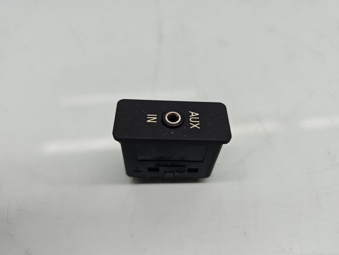 Conector auxiliar USB Bmw 1 (E81, E87) [Fabr 2004-2010] 6930561