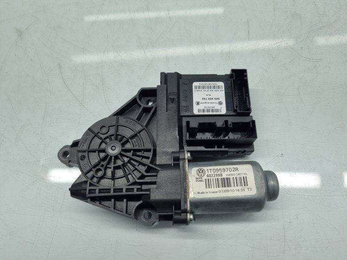 Motoras geam stanga fata Volkswagen Touran (1T3) [Fabr 2010-2015] 1T0959702R