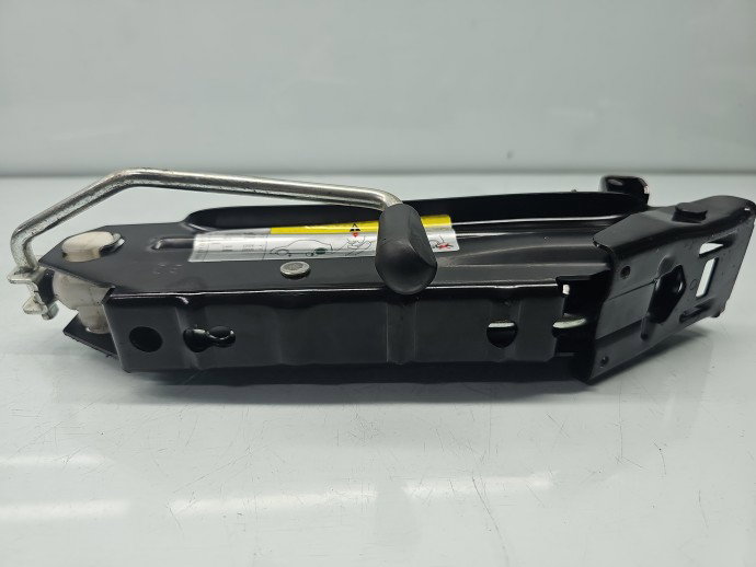 Cric Volkswagen Golf 6 (5K1) [Fabr 2009-2013] 1K0011031T