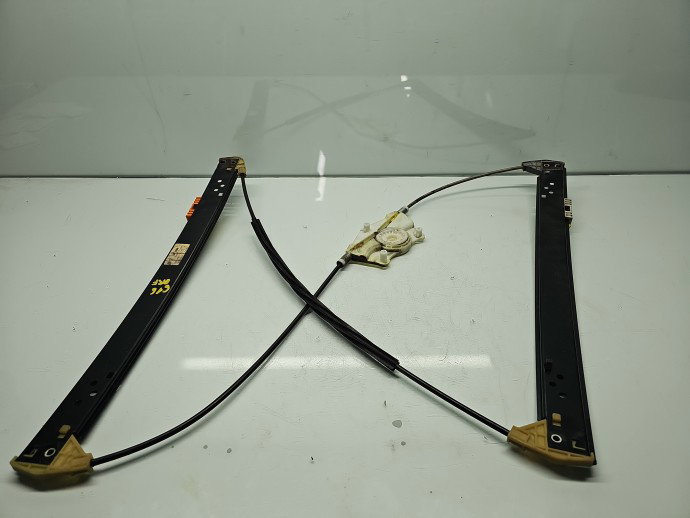 Macara electrica geam dreapta fata Volkswagen Touareg (7LA, 7L6) [Fabr 2003-2010] R-line 7L0887462F