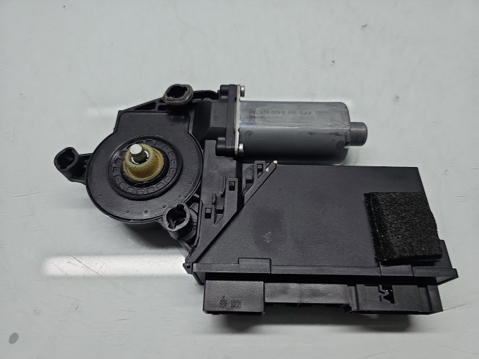 Motoras geam dreapta fata Volkswagen Touareg (7LA, 7L6) [Fabr 2003-2010] R-line 7L0959793D